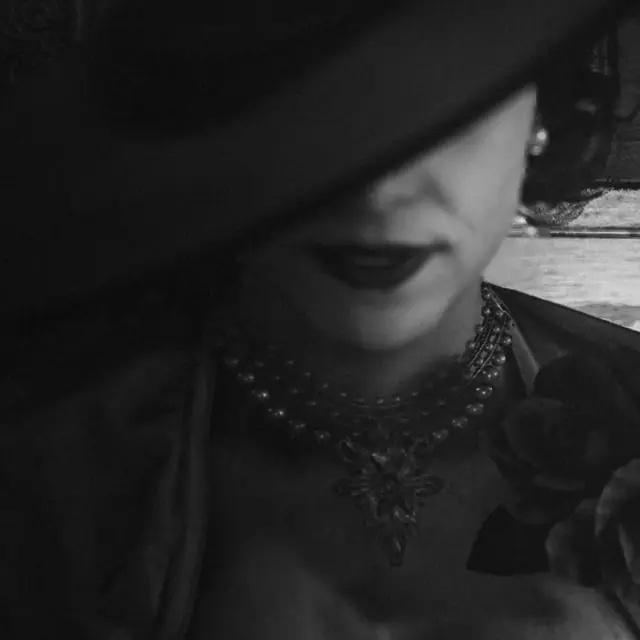 ChubbyGuppy1888의 Lady Dimitrescu's little obsession 🥀