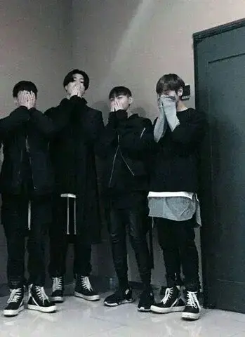 BoneOboe2654의 Your Bbsfs roommates