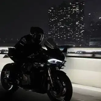 SneakyDream7263의 My teacher's pet