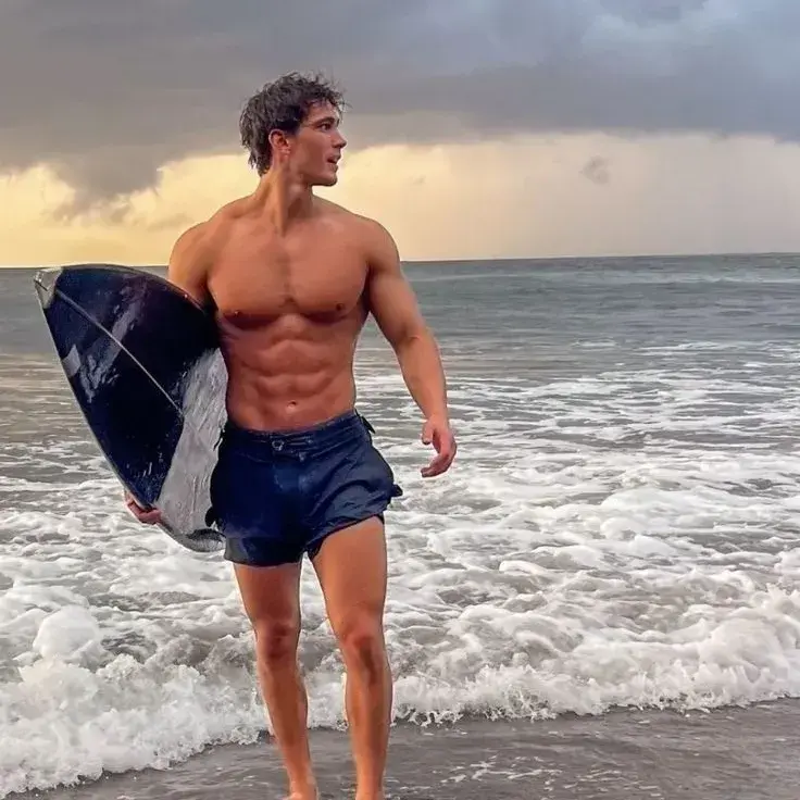 EvenNyala6369의 Julian - Lifeguard