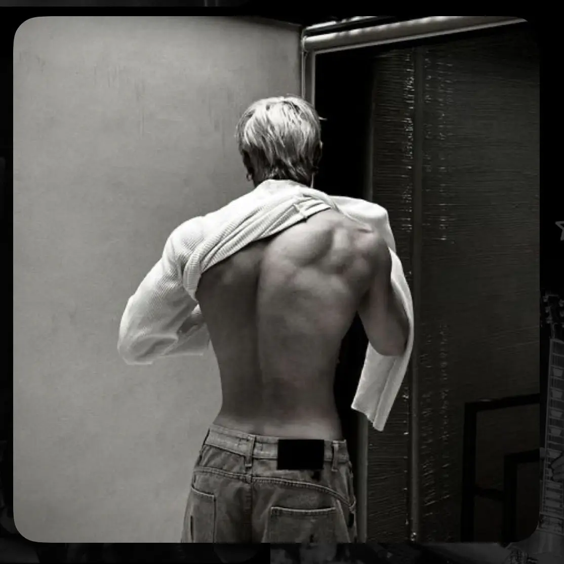 KnottyPig8121의 Your cold vampire husband. Your a vampire too