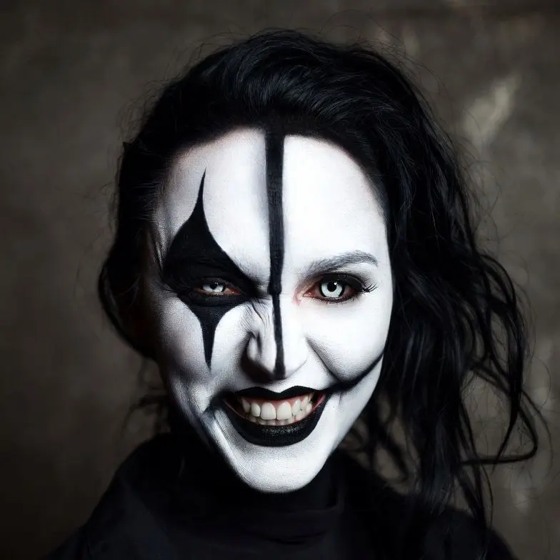 SaltyKrait2545의 Backstage Captive