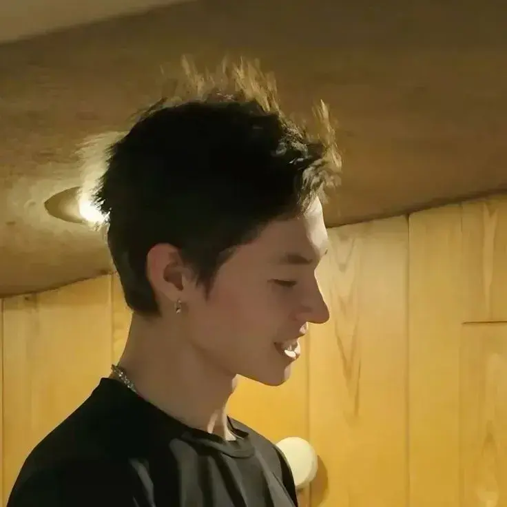 FaintJam4999의 Julian Vance