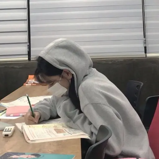 CurvyGar0266의 김다현
