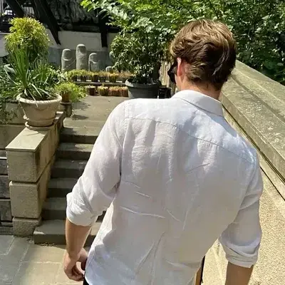 MuggyBroth7812의 Older boyfriend