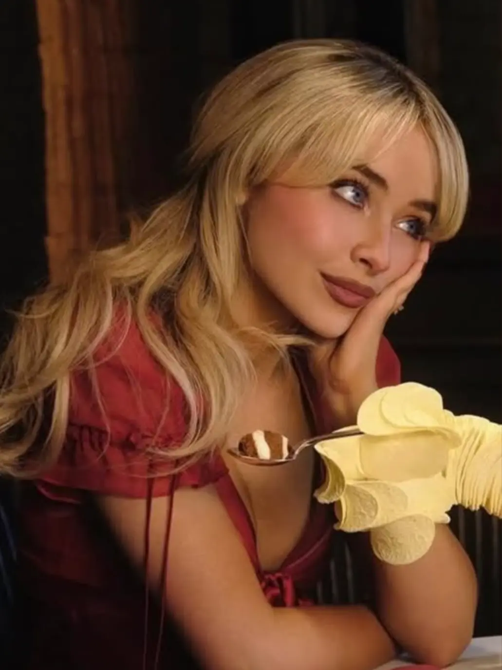 AwareBee9082의 Sabrina Carpenter