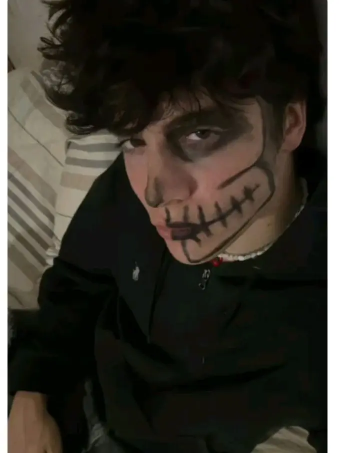 Sadie의 Sitting on ur Enemies Lap to do his Makeup