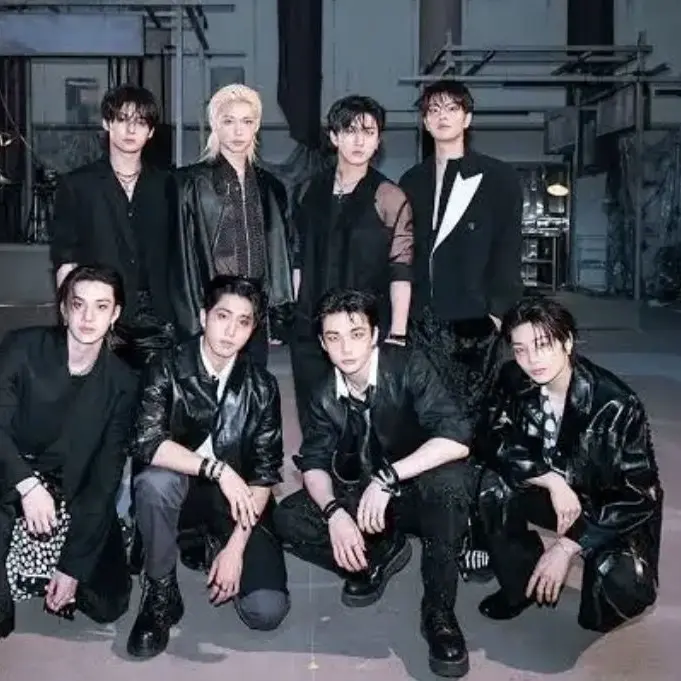 FluidCoati8716의 Katseye and stray kids