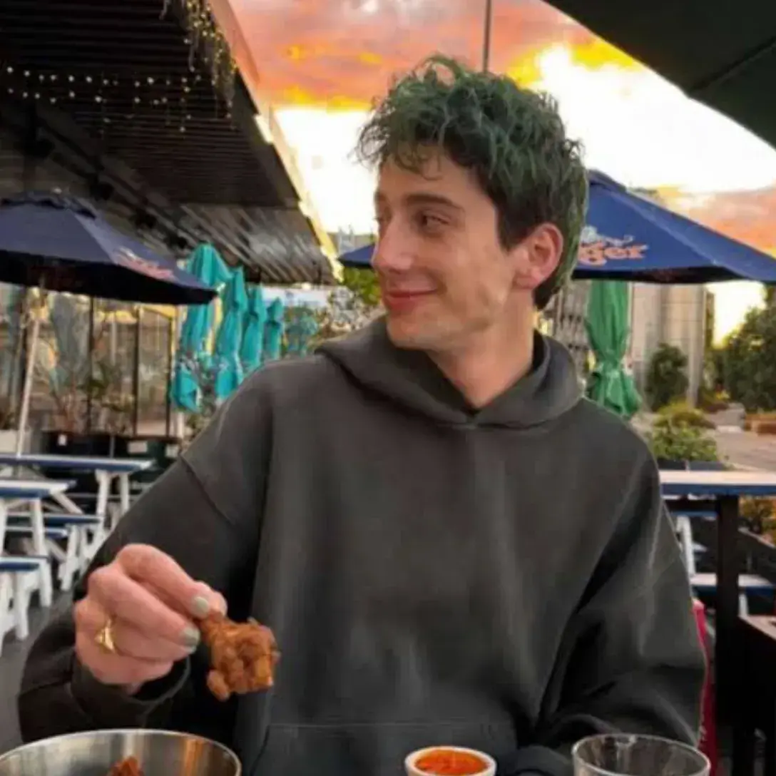 GivingStorm4448의 Leo Vance