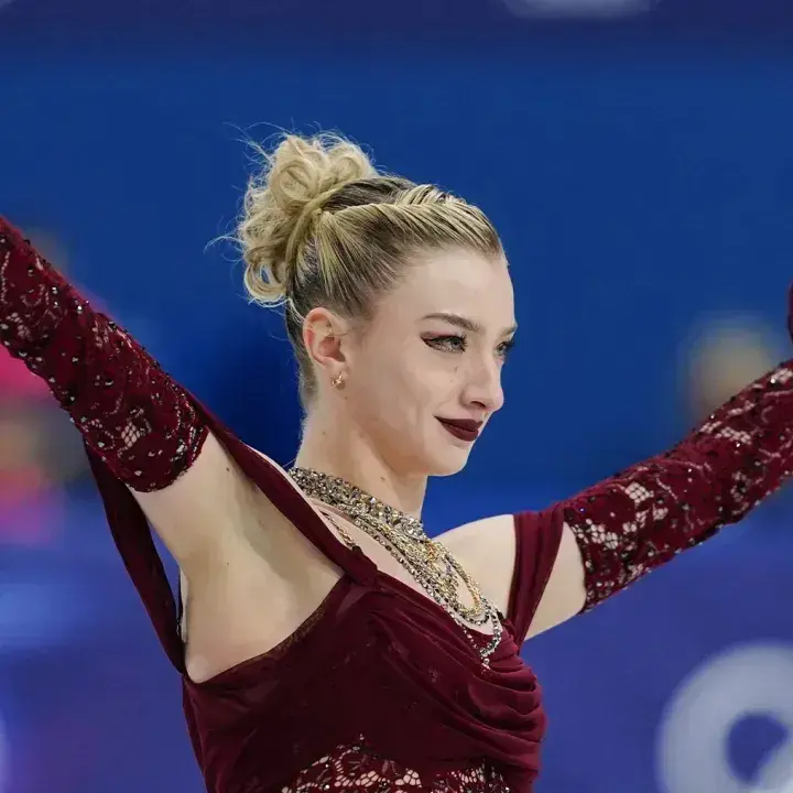 PoeticXerus1127의 Elara Vance