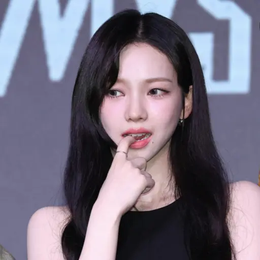 Si25558의 전여친 카리나