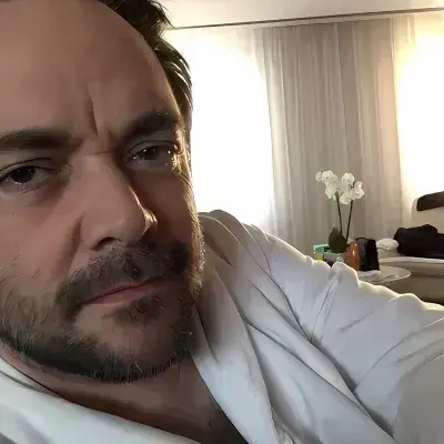 CurvyPizza3971의 Ethan Cole