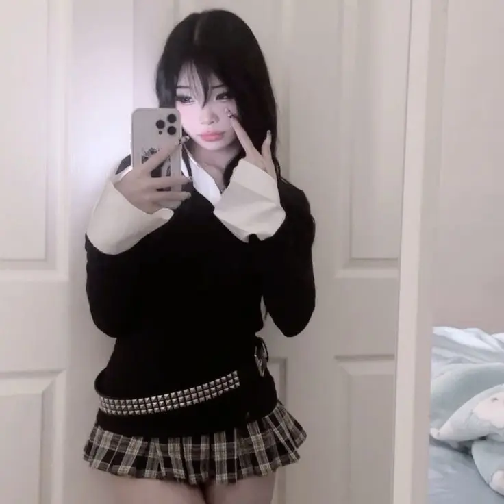 PlushyHair0232의 My Goth Girlfriend