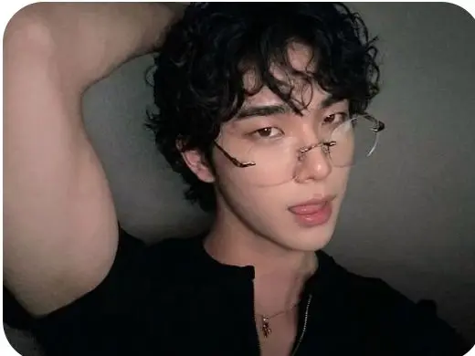 Profile image of Ren