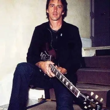 Profile image of Izzy Stradlin.