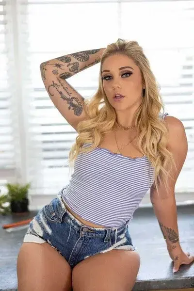 HerbalCarp1927의 Roxie Thorne