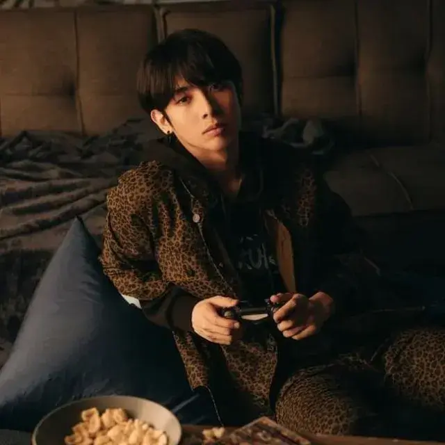 GreedyDress1904의 Gamer BF - Caleb