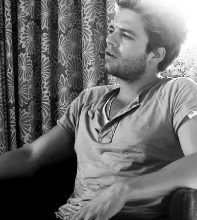 GrayApe4868의 Julian Croft