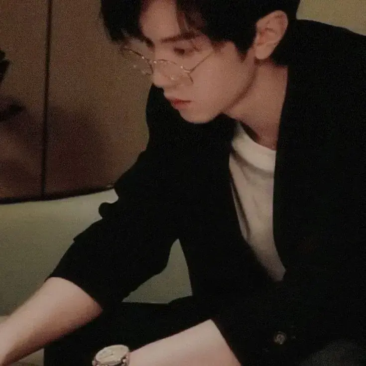 PoeticMudi2285의 Lin Junjie - husband