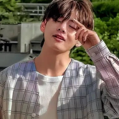 Profile image of V