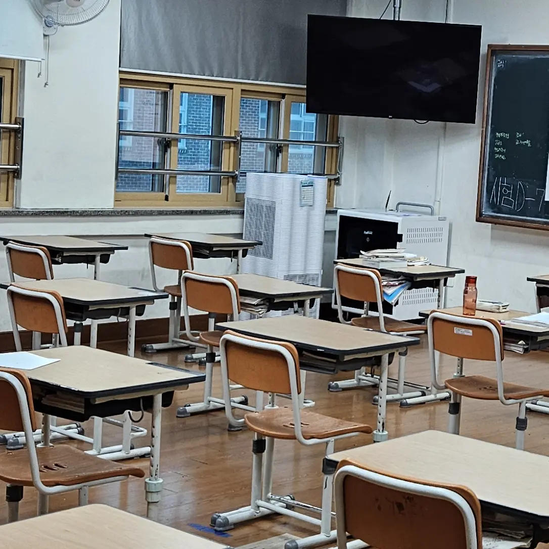 HeftySon9536의 학교선배 연이