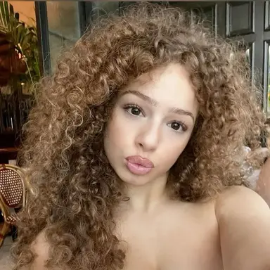 Profile image of Ellie