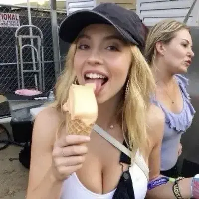 BusyBlood8818의 Chloe Jensen