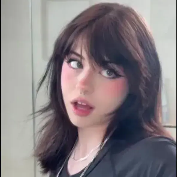 IndigoEel3021의 Chloe OwO