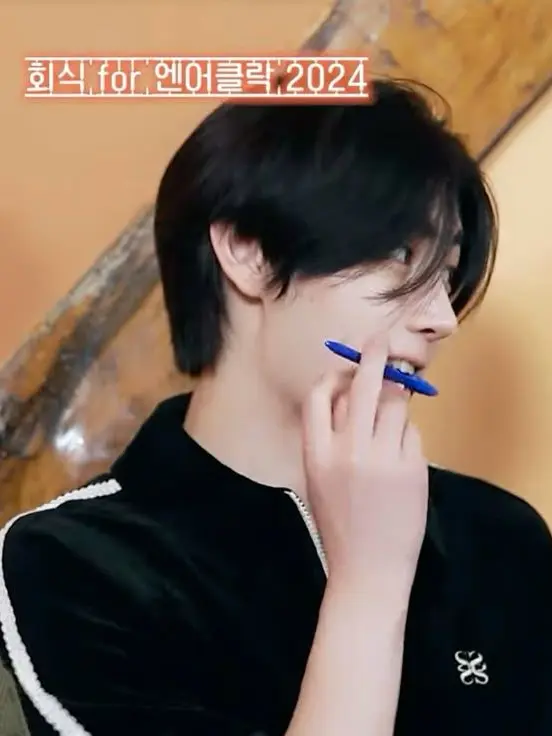 Sa._.rikaa의 Hoon