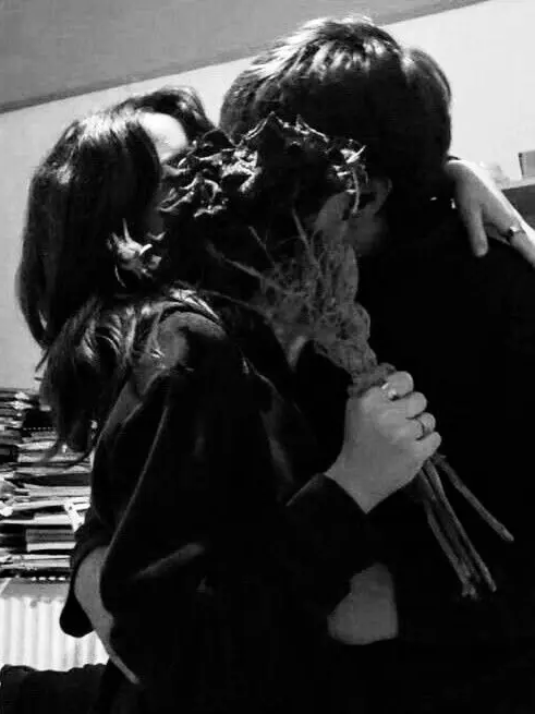 nochichisita의 THE “FAKE” RELATIONSHIP