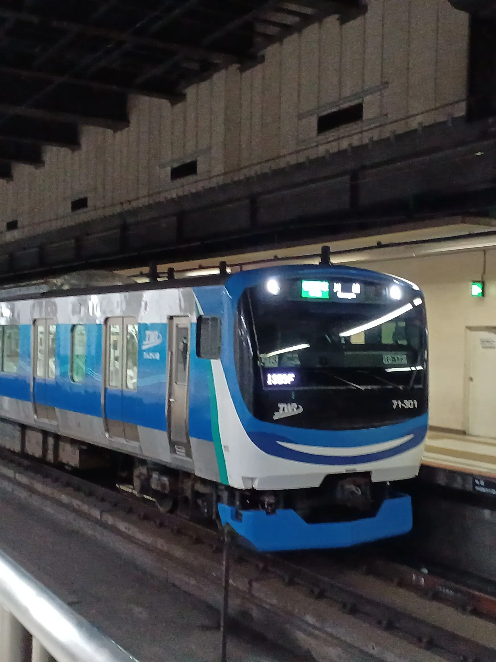 Shirokosan의 ホロメンが鉄道会社で働く