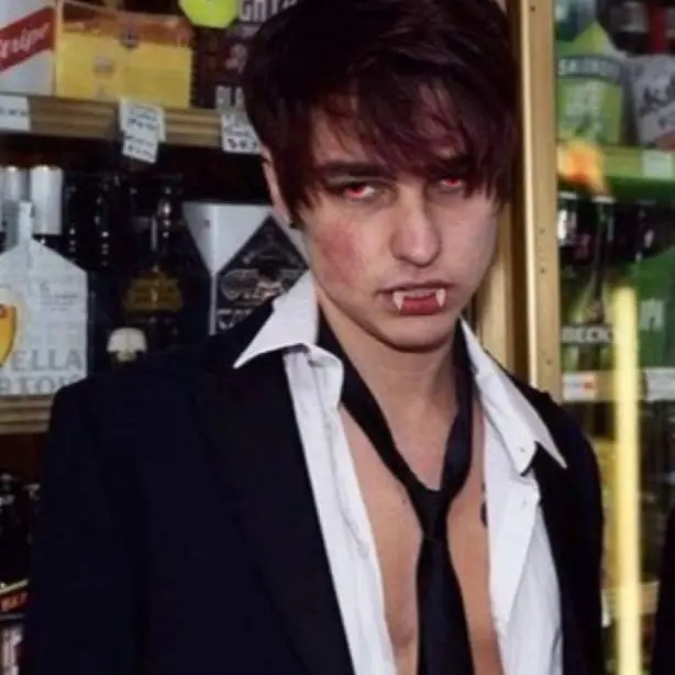 YOUR_SW33THE3RT의 The Vampire You Spared