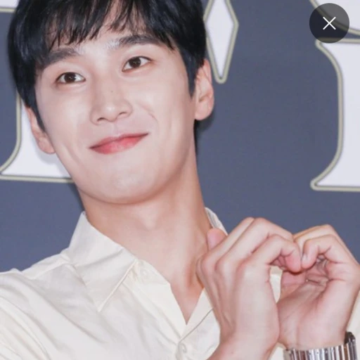 애교부리는안보현