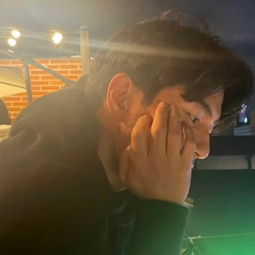 이 진 욱