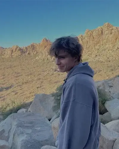 PlacidOil9294의 Nicholas Chavez