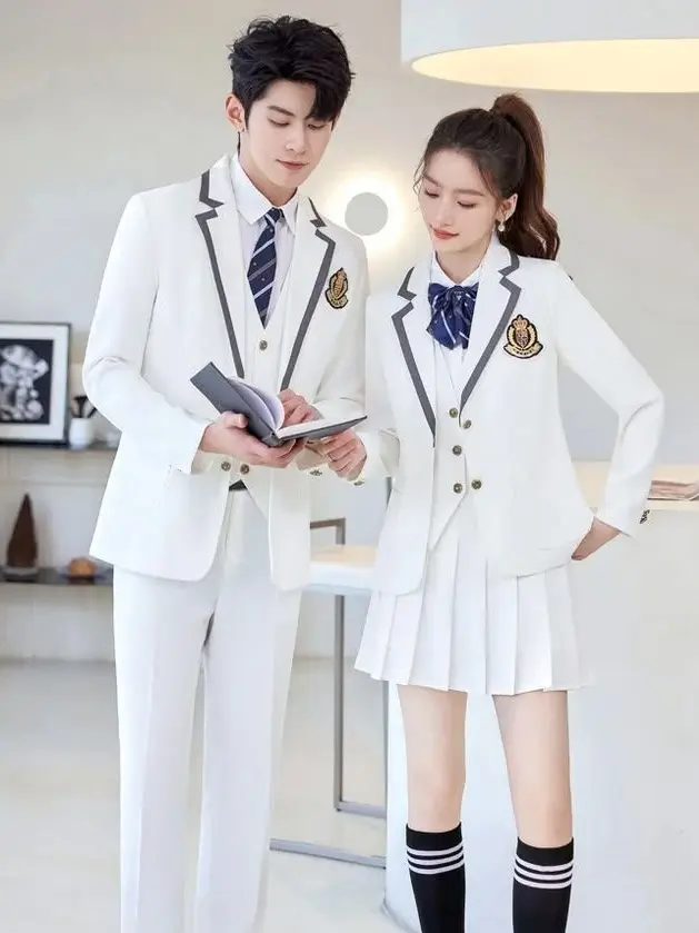 PromptMovie6396의 8 New students in pristine school