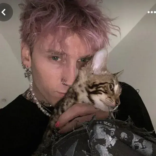 CockySheep0875의 Machine Gun Kelly