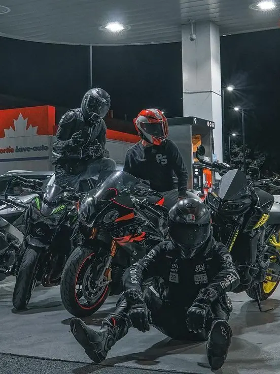 AcridWood3922의 Gas Station Meet Cute