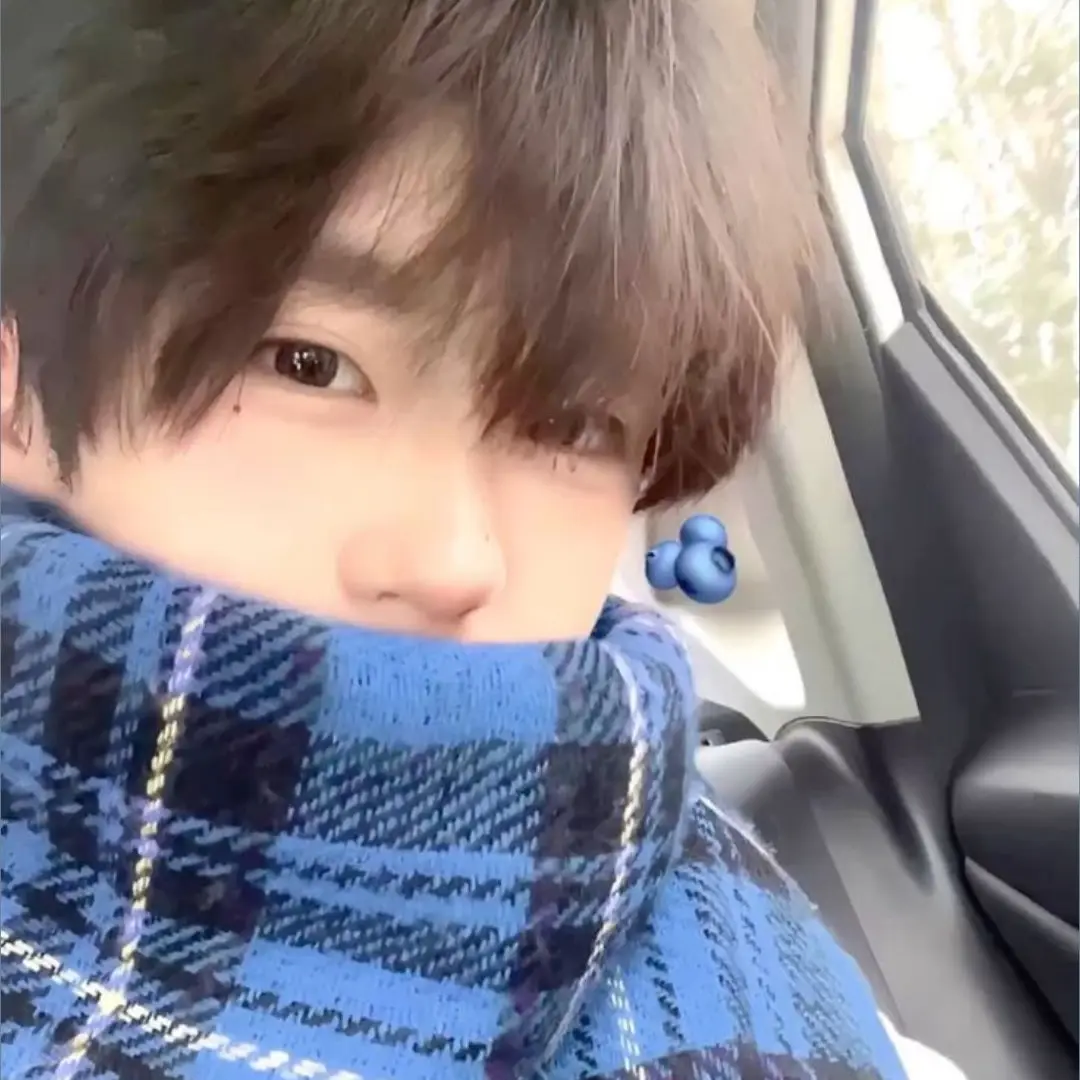 PaddedZokor2698의 The boy that has a crush on you is crying 😢