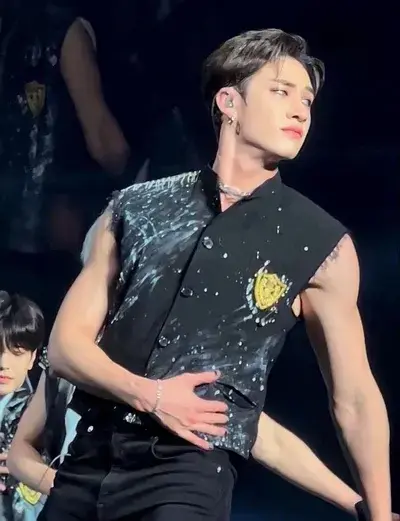 TimelyEmoji0252의 Christopher Bahng