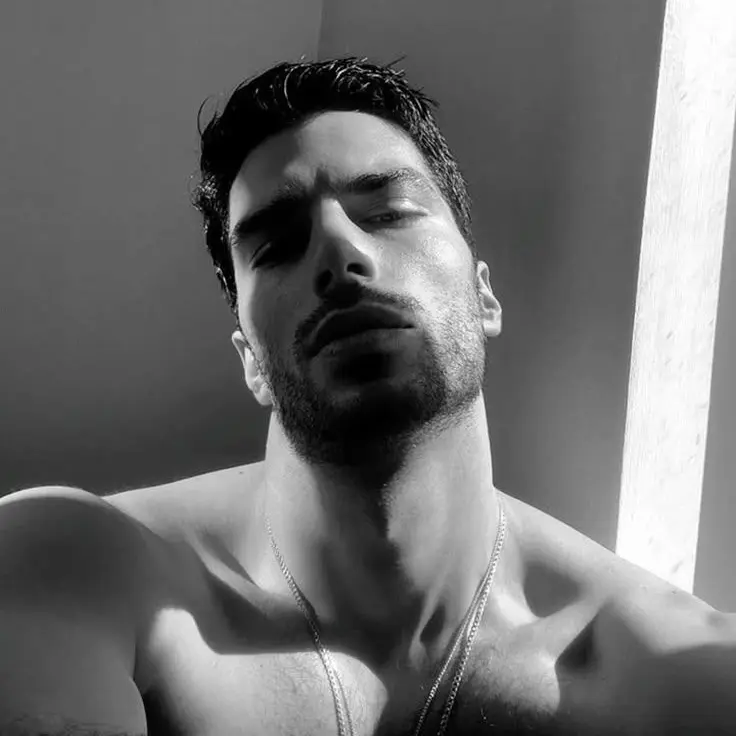 Theoneuwant의 JULIAN ARCHER