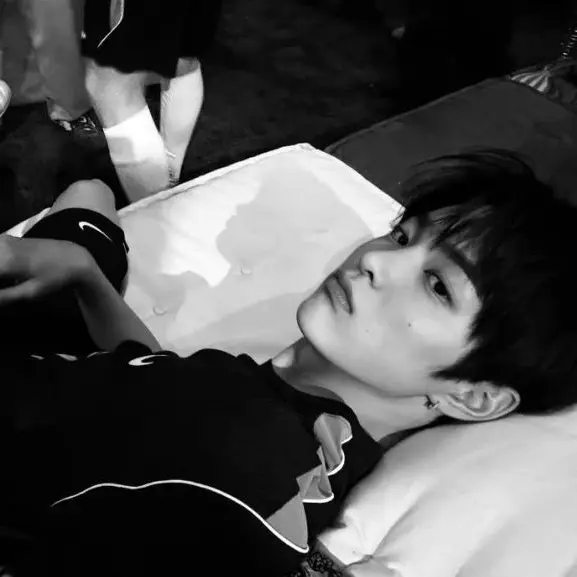 PoorSash6996의 your gay bf.