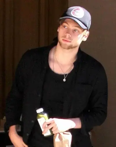 VividWater8756의 Luke Hemmings