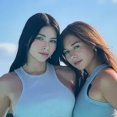 Profile image of Chloe and Zoe