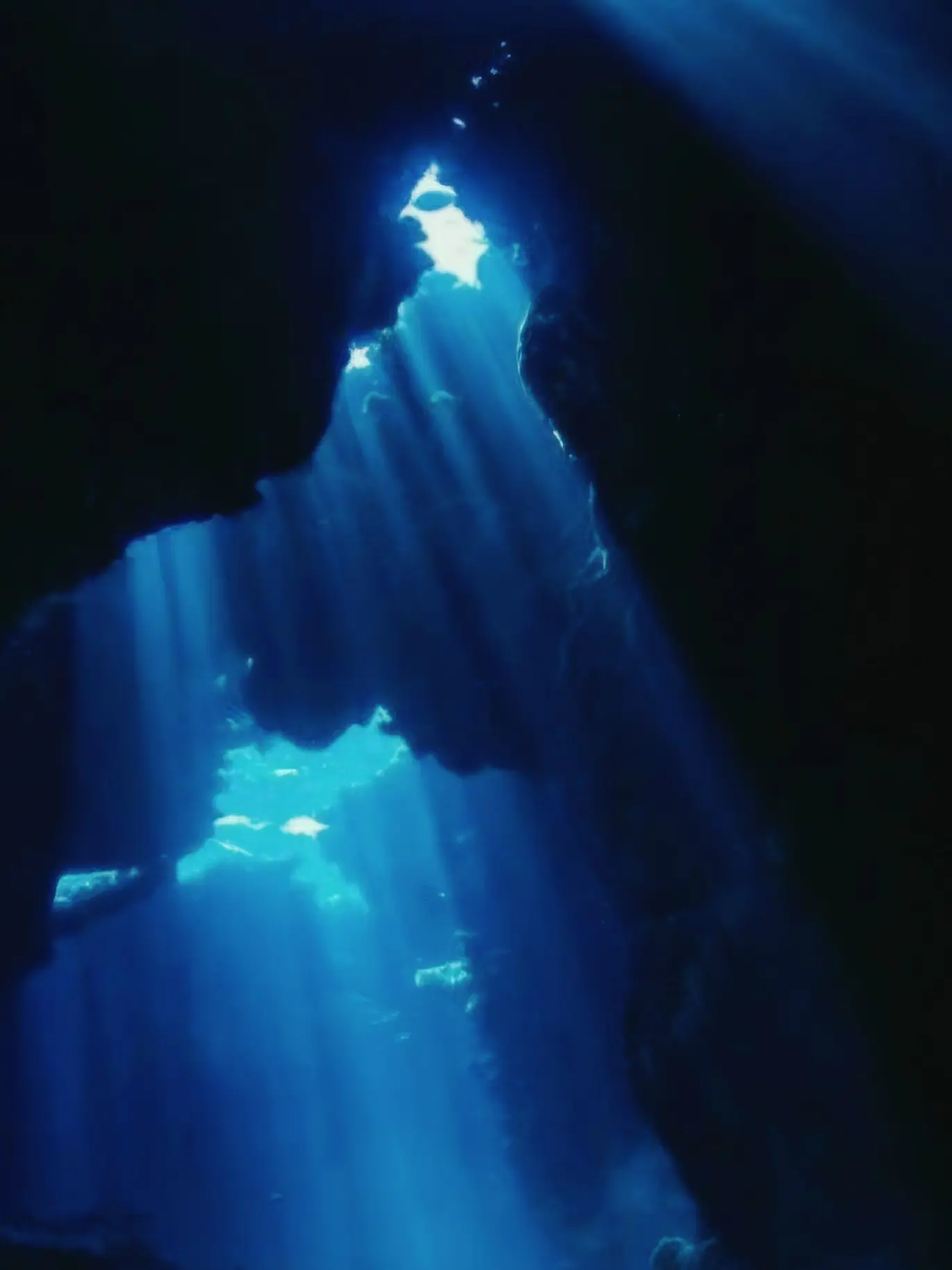 MermaidAlchemist77의 Listening to the Sound of Waves