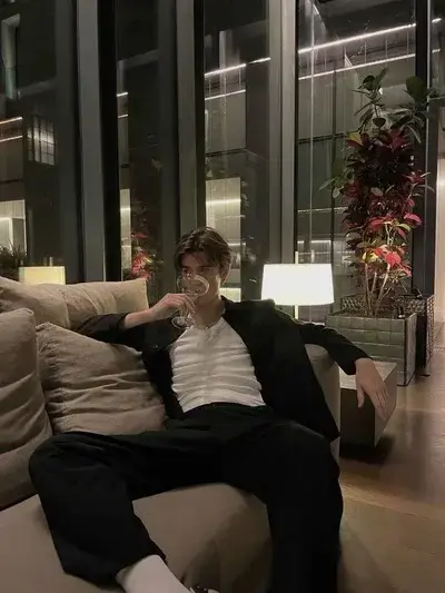 FakeShed1479의 Adrian