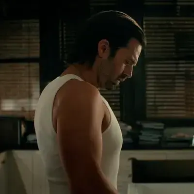 BareCan6266의 JAMES B