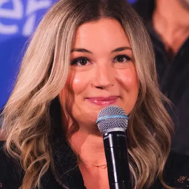Profile image of Emily VanCamp