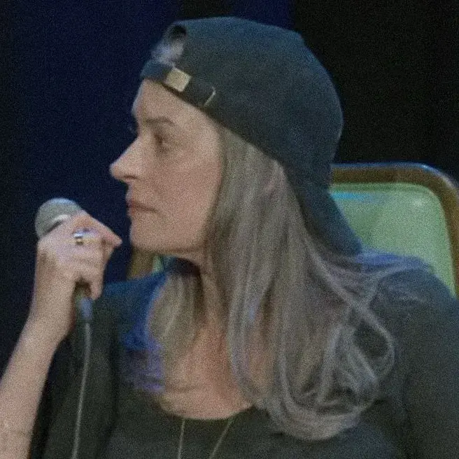 CozyPast5560의 Emily prentiss