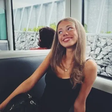 Profile image of mia b.